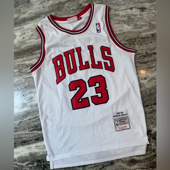 Mitchell & Ness White and Red Chicago Bulls Jersey
Michael Jordan #23 - Picture 1 of 7